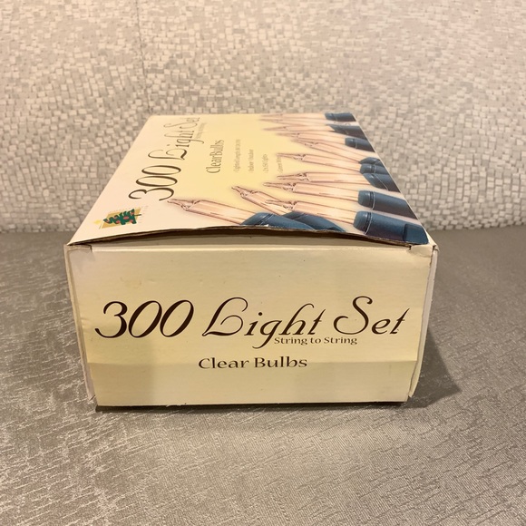 CHRISTMAS LIGHTS 300 bulbs, Some does not light - Picture 2 of 3